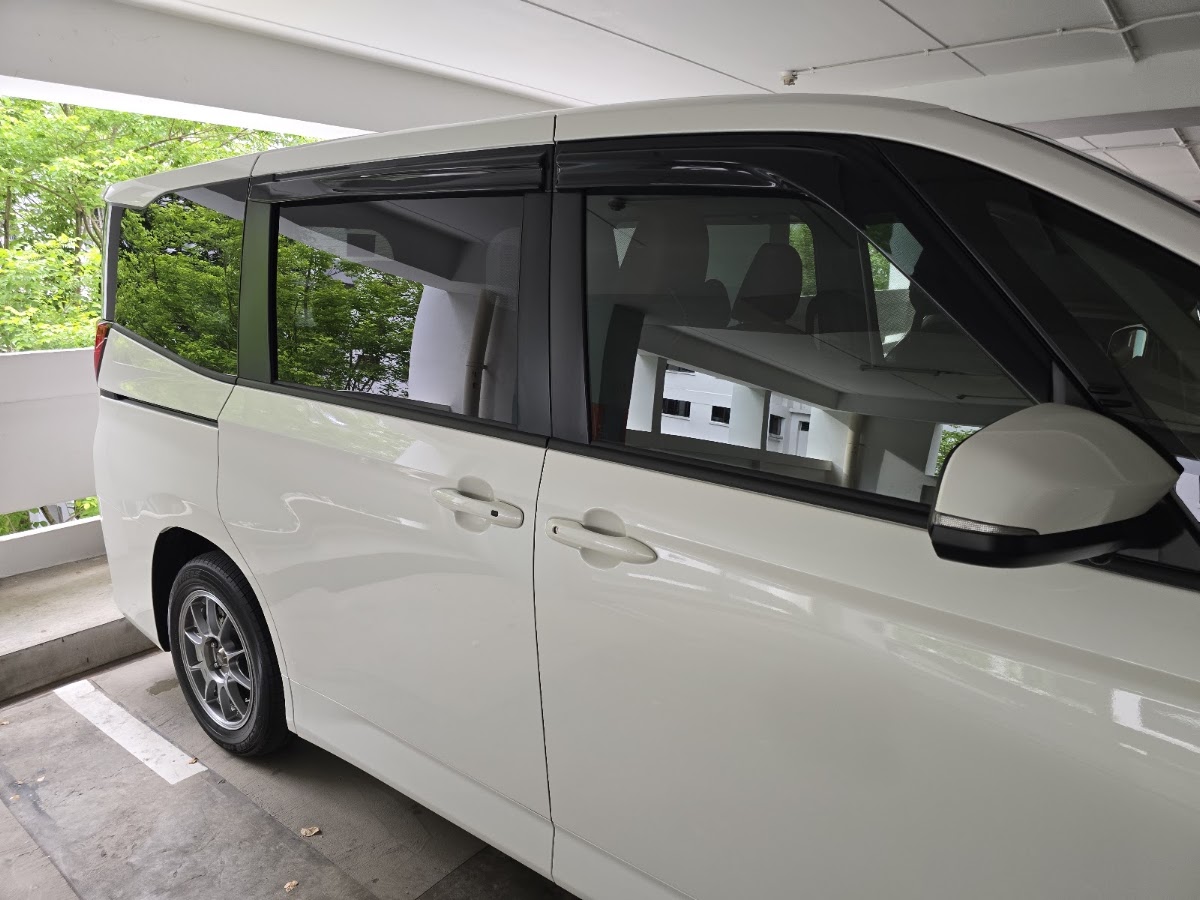 White MPV with clean glass and polished bodywork after a mobile detail